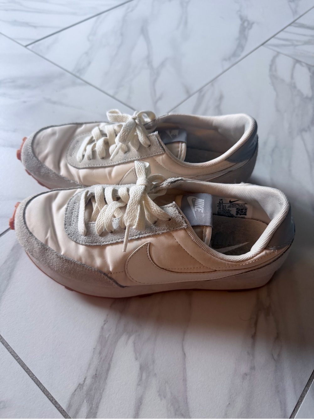Nike Cream and Gray Classic Runner waffle Sneakers. Women’s Size 6.5